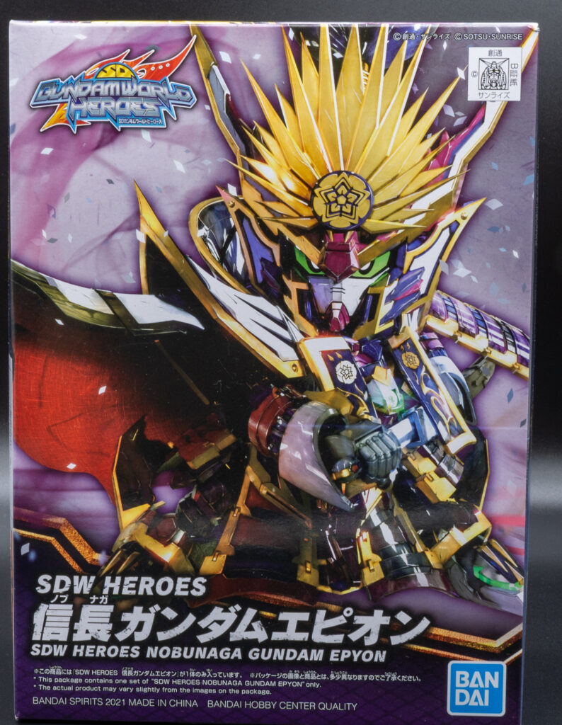 SDW HEROES 信長ガンダムエピオン 色分け済みプラモデルのパッケージ。ド派手な雰囲気でパッケージに偽りない完成度を誇っている。