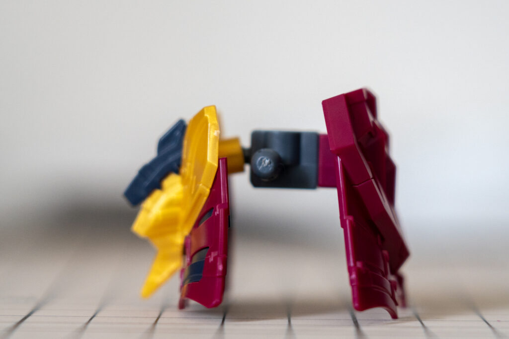 SDW HEROES 信長ガンダムエピオン　腰部　それぞれのパーツを分割して塗装する事が出来るので、玄人も十分楽しめる。