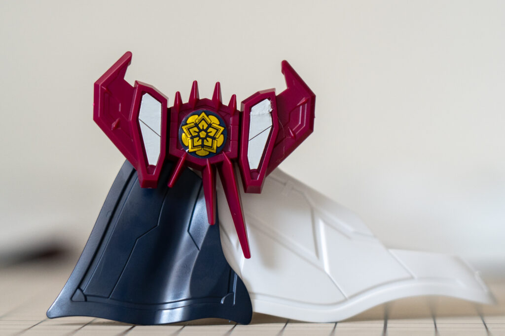 SDW HEROES 信長ガンダムエピオン　マントは2分割されており可動することが出来るのが大きな特徴。スジボリもされているので塗り分けたい。