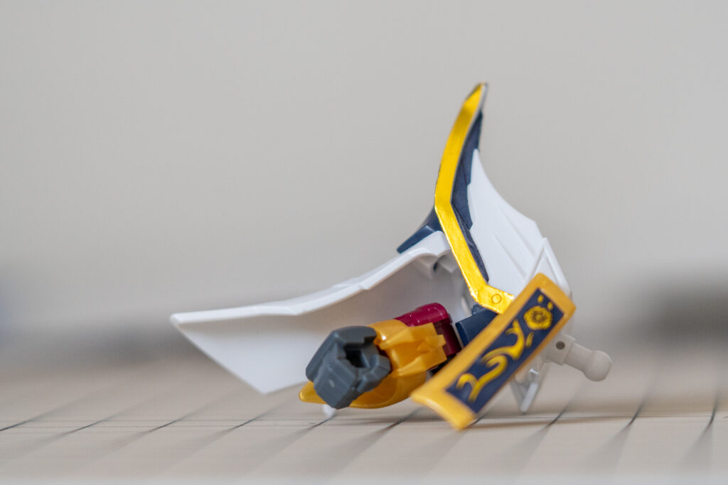 SDW HEROES 信長ガンダムエピオン　右腕部分の造形。シールを綺麗に貼るのが難しいポイント。塗装で再現するとなるとマスキングテープが必須になる。