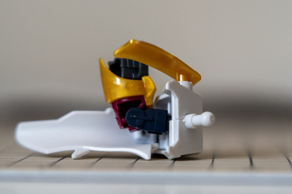 SDW HEROES 信長ガンダムエピオン　ひじの部分にも大きな肉抜き穴があるので改修していきたい。ポイント。可動域は良好。