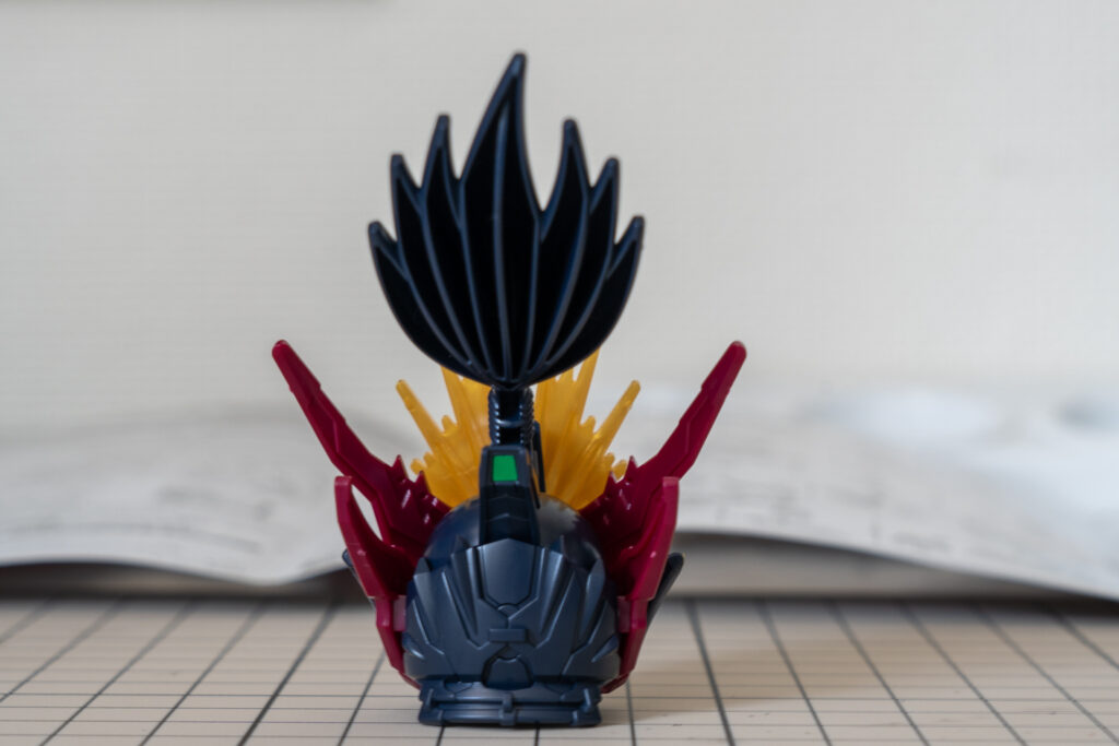 SDW HEROES 信長ガンダムエピオン　頭部背後のちょんまげは大きく肉抜きがされているので、パテやプラ板を詰めて改修していきたい。
