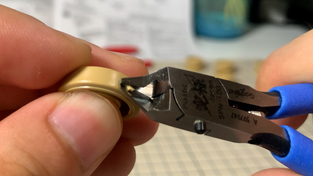 アルティメットニッパーはかなり刃の質が高いので、簡単に切断することが出来ます。力を入れなくても全く抵抗感を感じることなく切断することが出来ます。