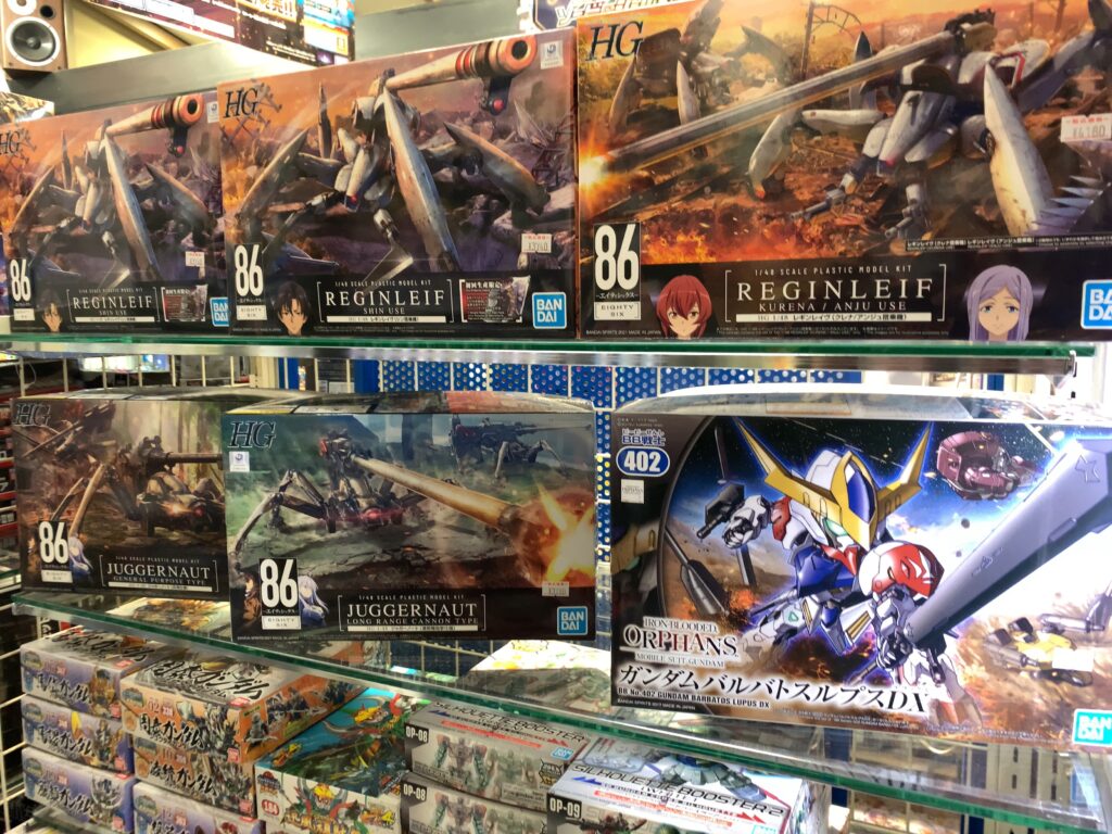 色々な商品が所せましと並ぶ