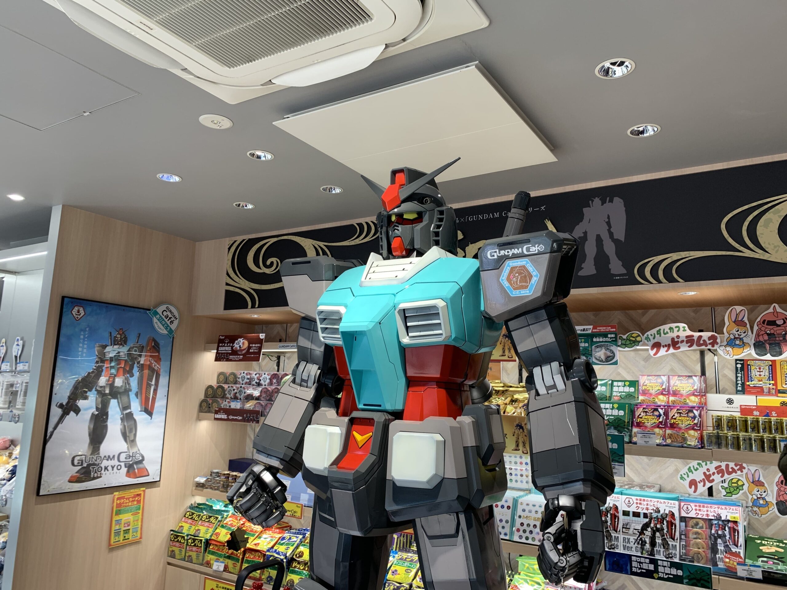 お土産ショップには沢山のガンダムグッズが