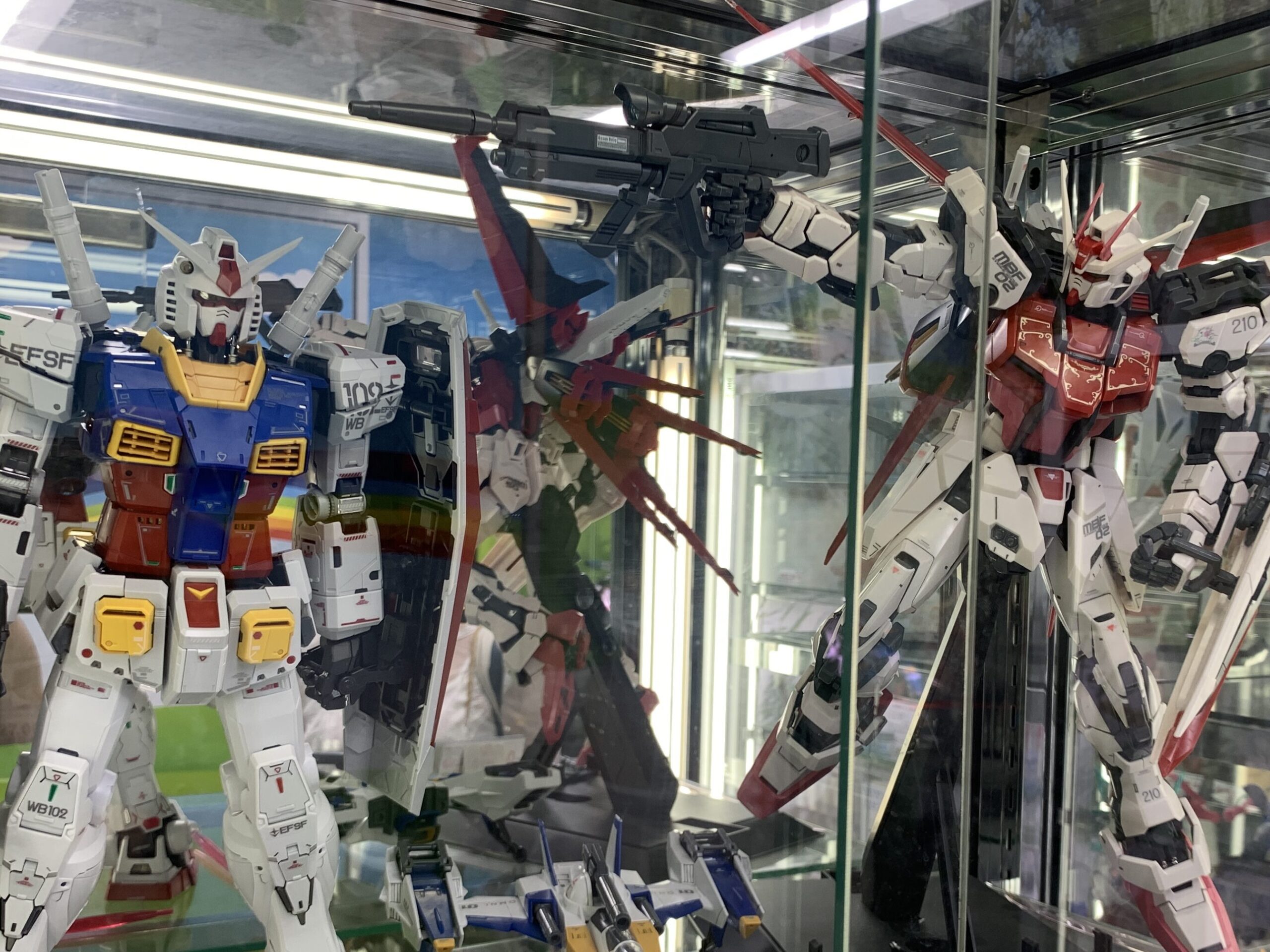 新宿ヨドバシカメラ　東口別館　展示品ガンプラ　塗装済み。
