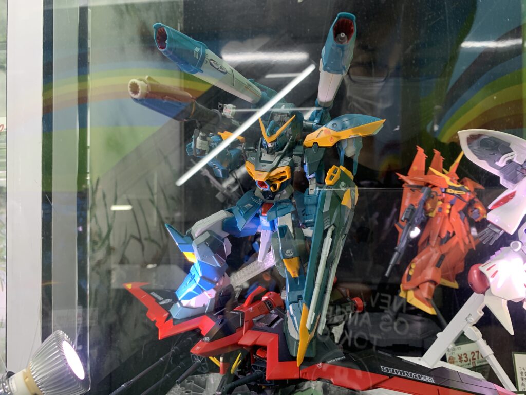 新宿ヨドバシカメラ　東口別館　展示品ガンプラ　塗装済み。