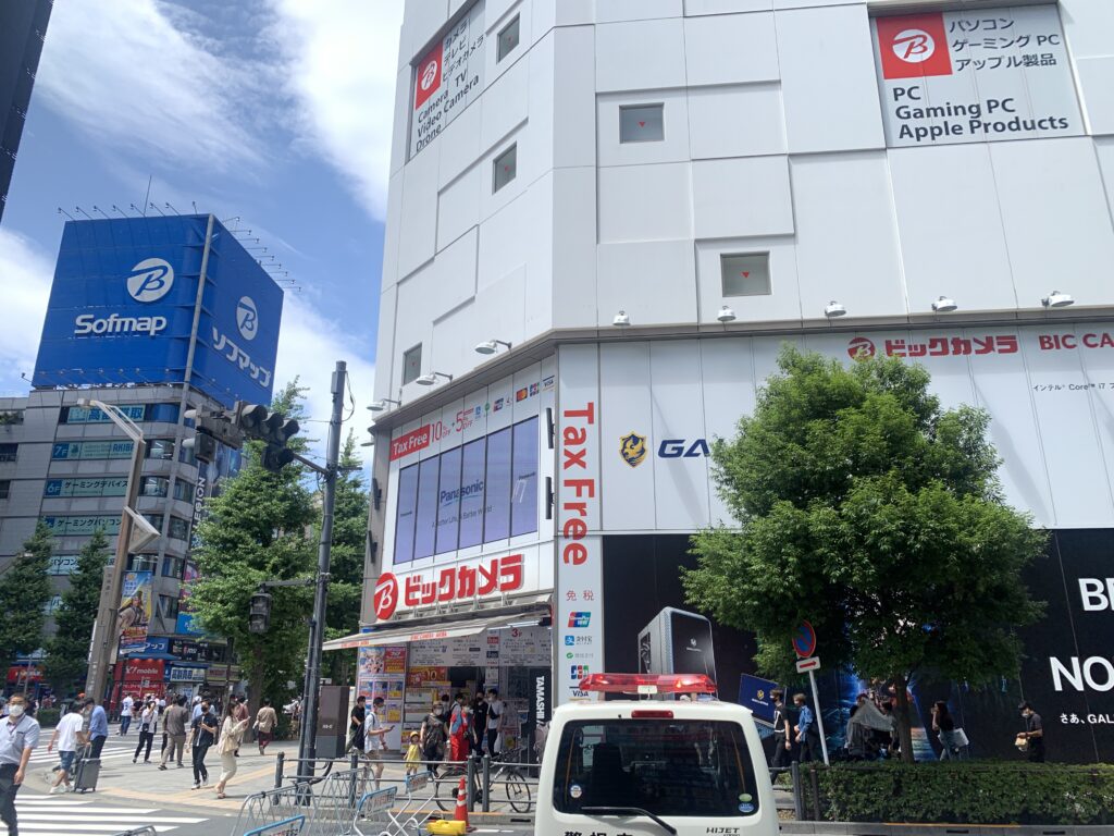 秋葉原　ビックカメラ