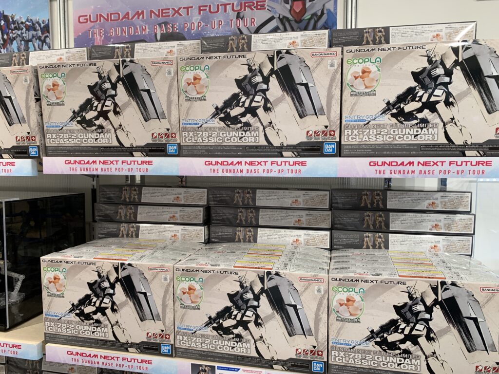 ガンダムベース限定のプラモも買えます