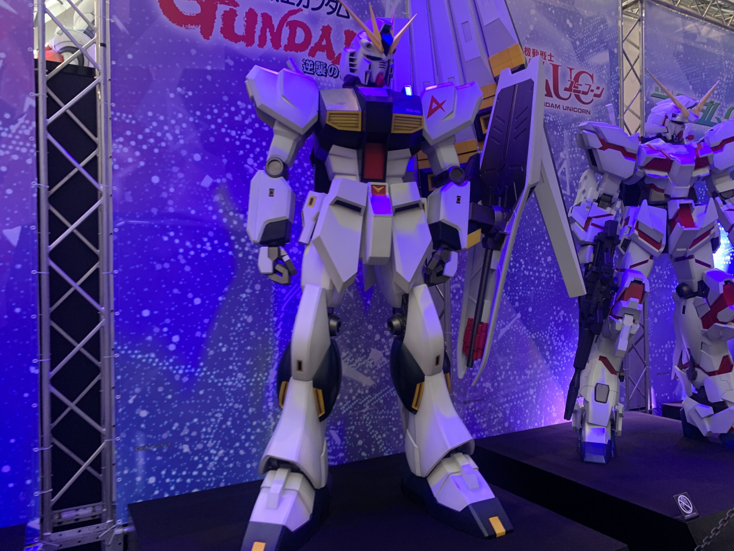 ガンダムネクストフューチャー　東京ベース　νガンダム展示