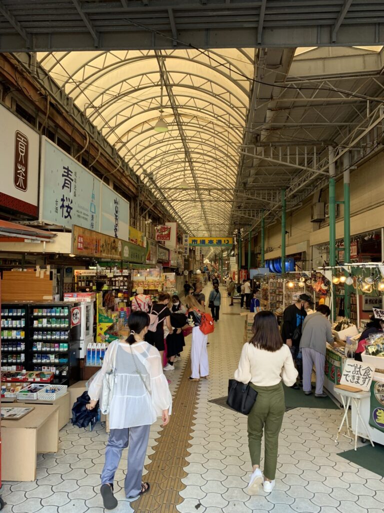 市場通りは沢山の食品が売ってある