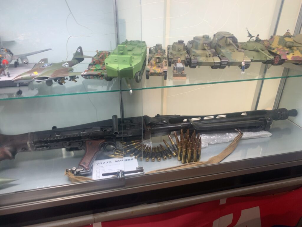 戦車や銃もかっこいい