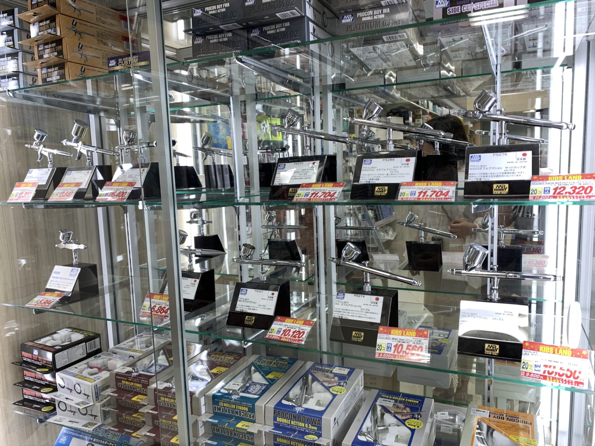 エアブラシも豊富なので、初心者も上級者も足しげく通えるお店です。
