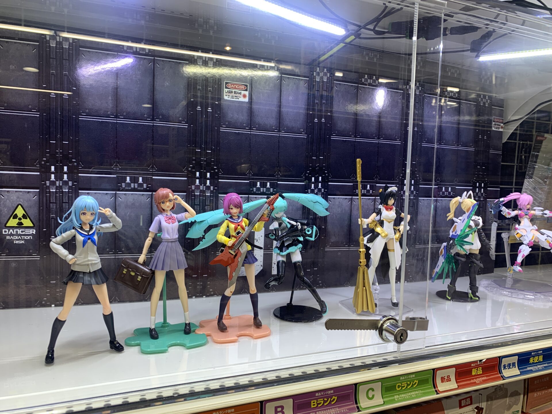 アイドル系のプラモもこうして並べてみると結構迫力ありますね。