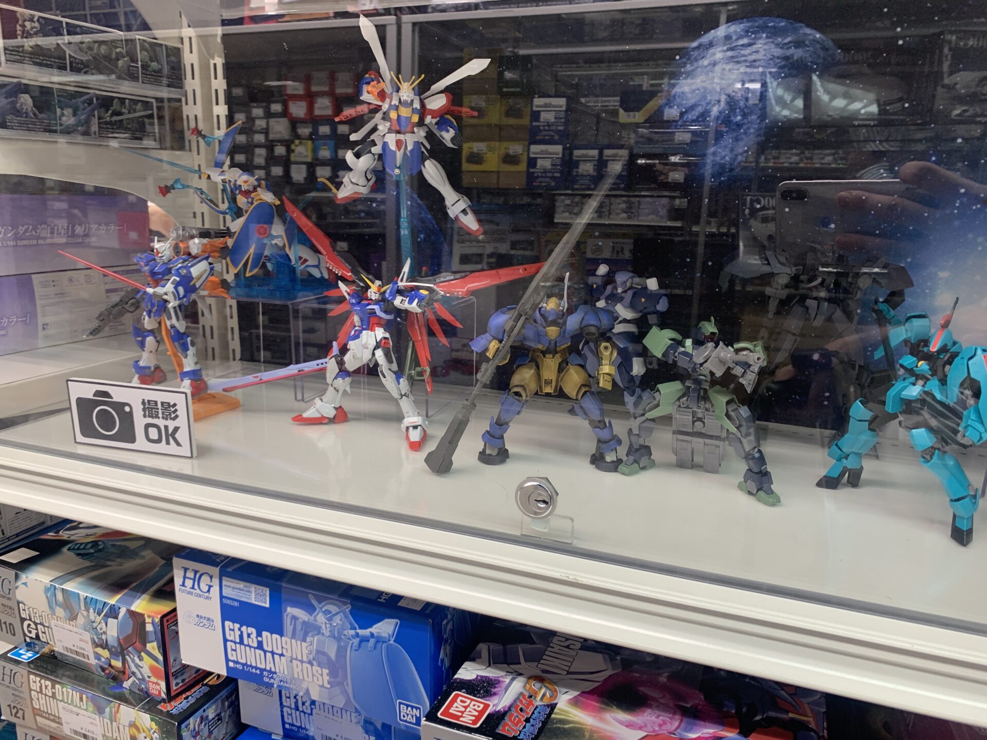 こっちはストライク系のガンダムですね。