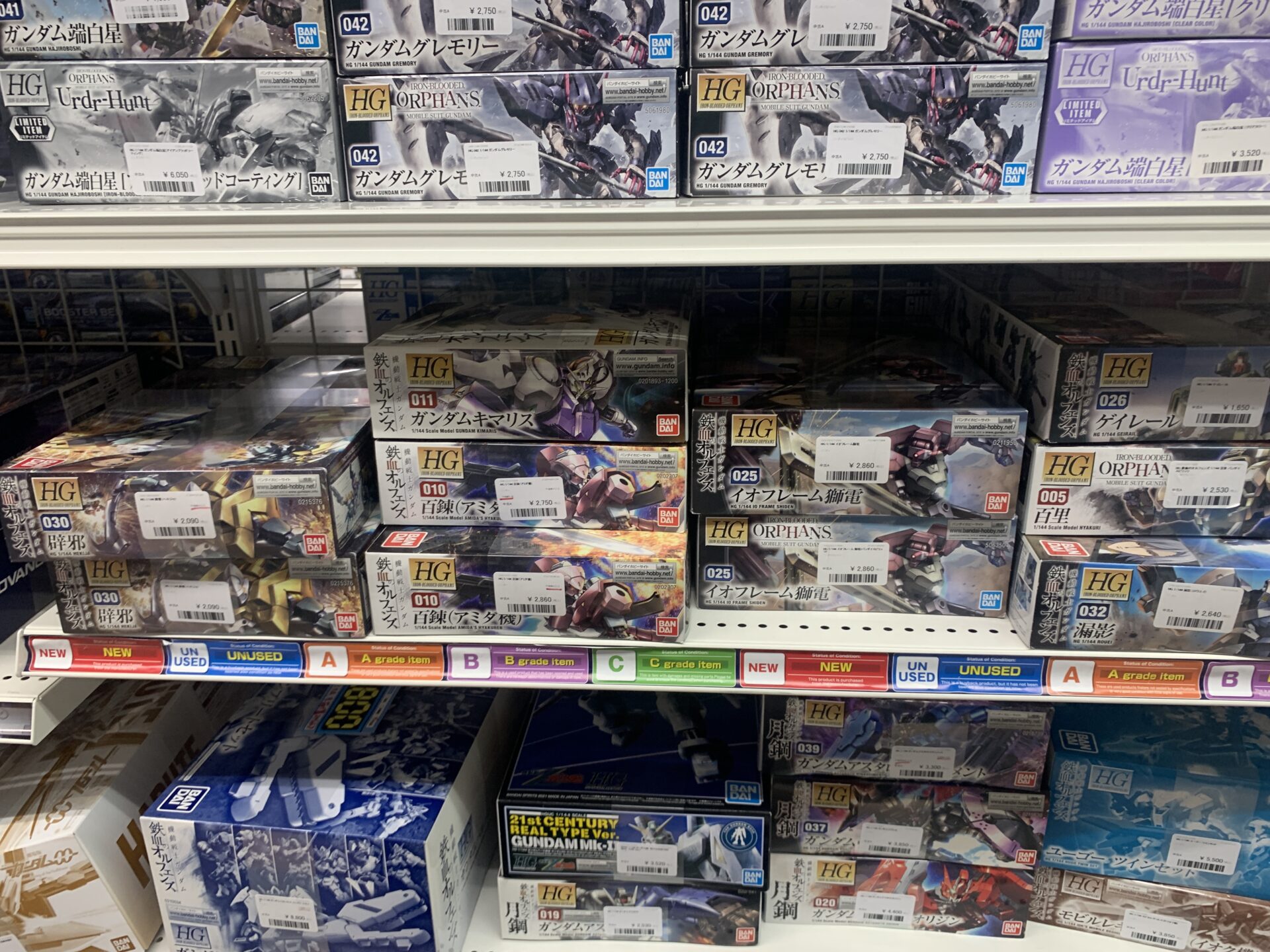 鉄血シリーズも沢山在庫が揃っています。なかなか再販されないキットもあるのでうれしいですね。