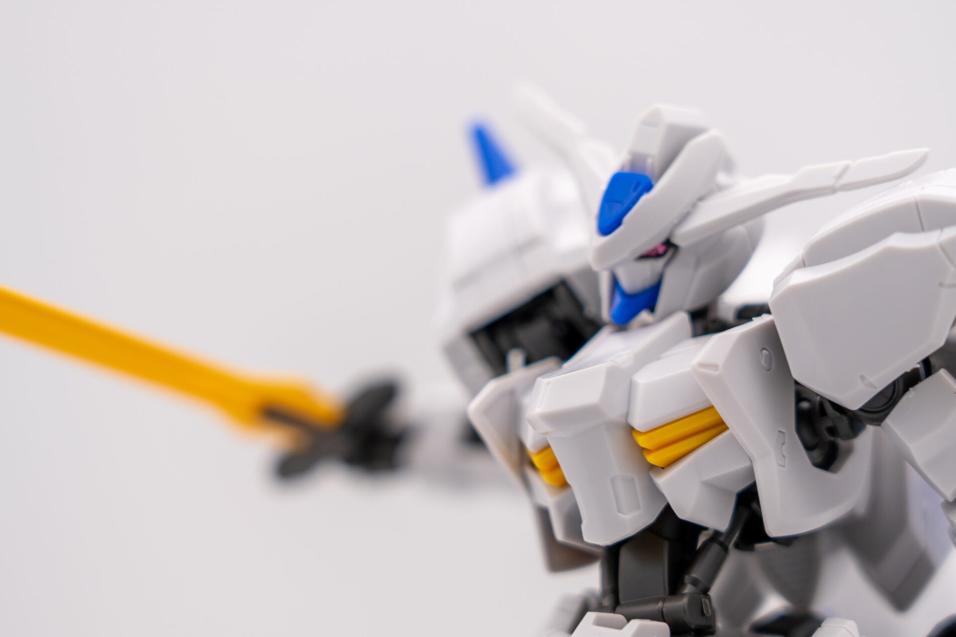 HGガンダムバエル　素組レビュー　正面左側
