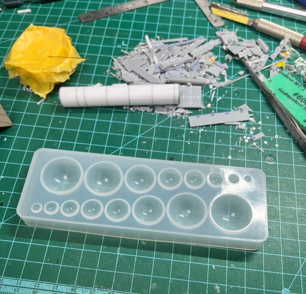 レジンを使ってタンクの先端を作る