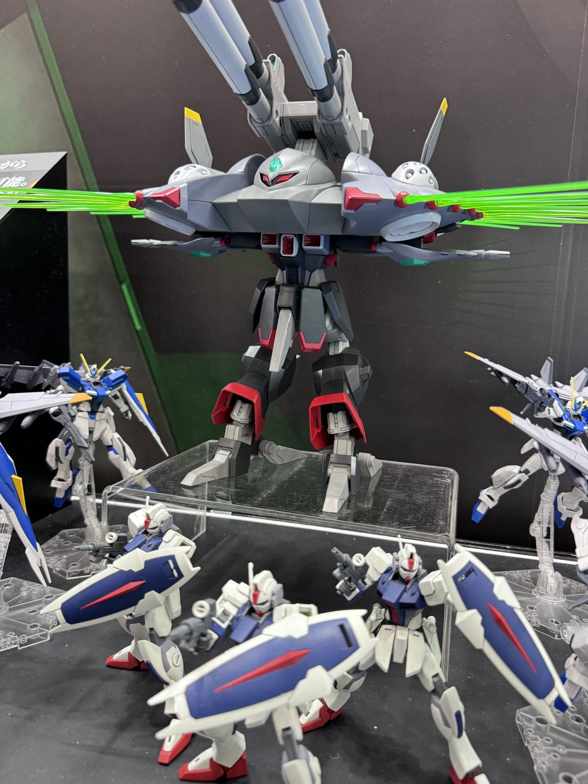 デストロイガンダムは力入れているプラモですね。