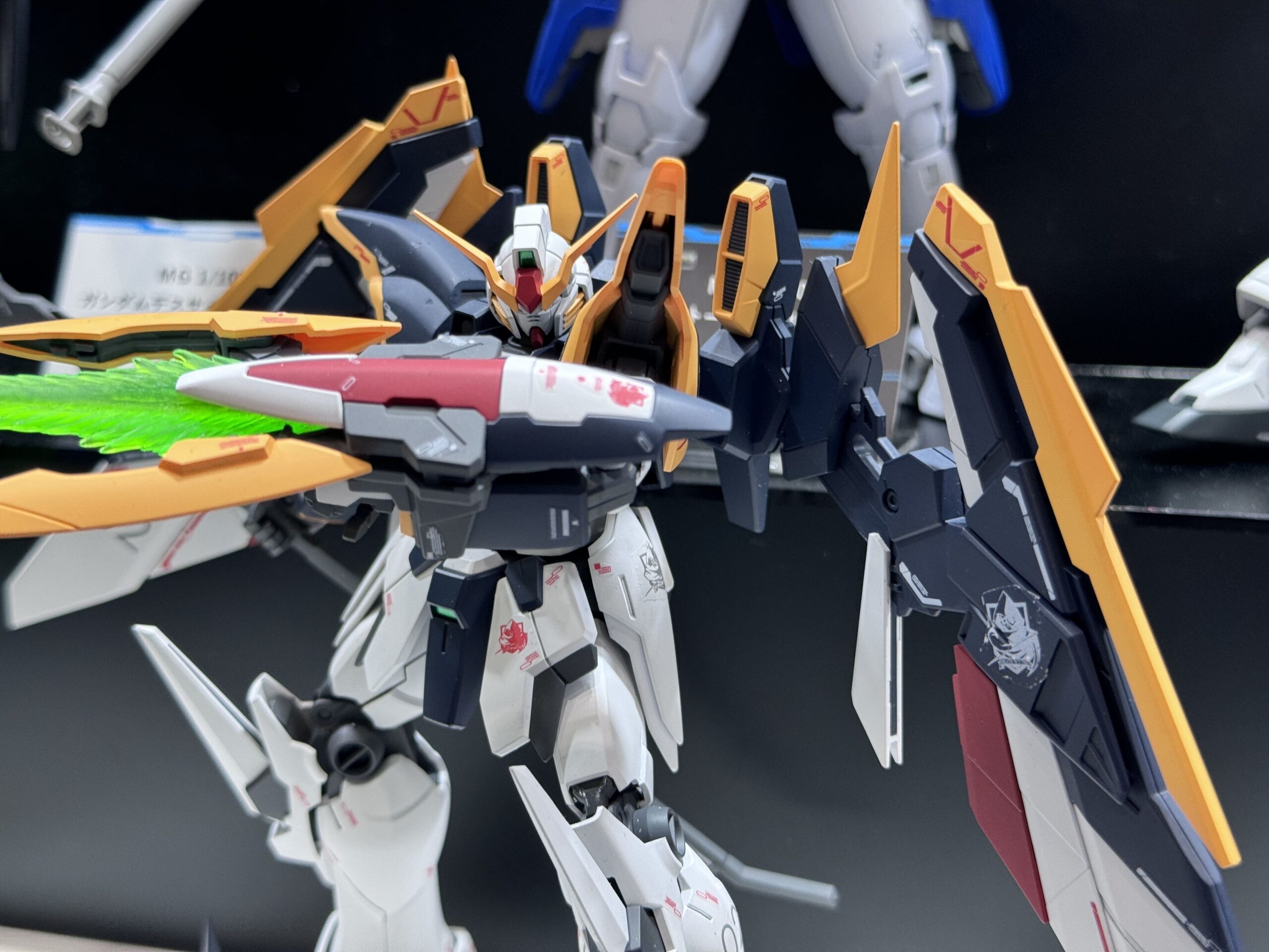 ウイングガンダムカスタムも登場