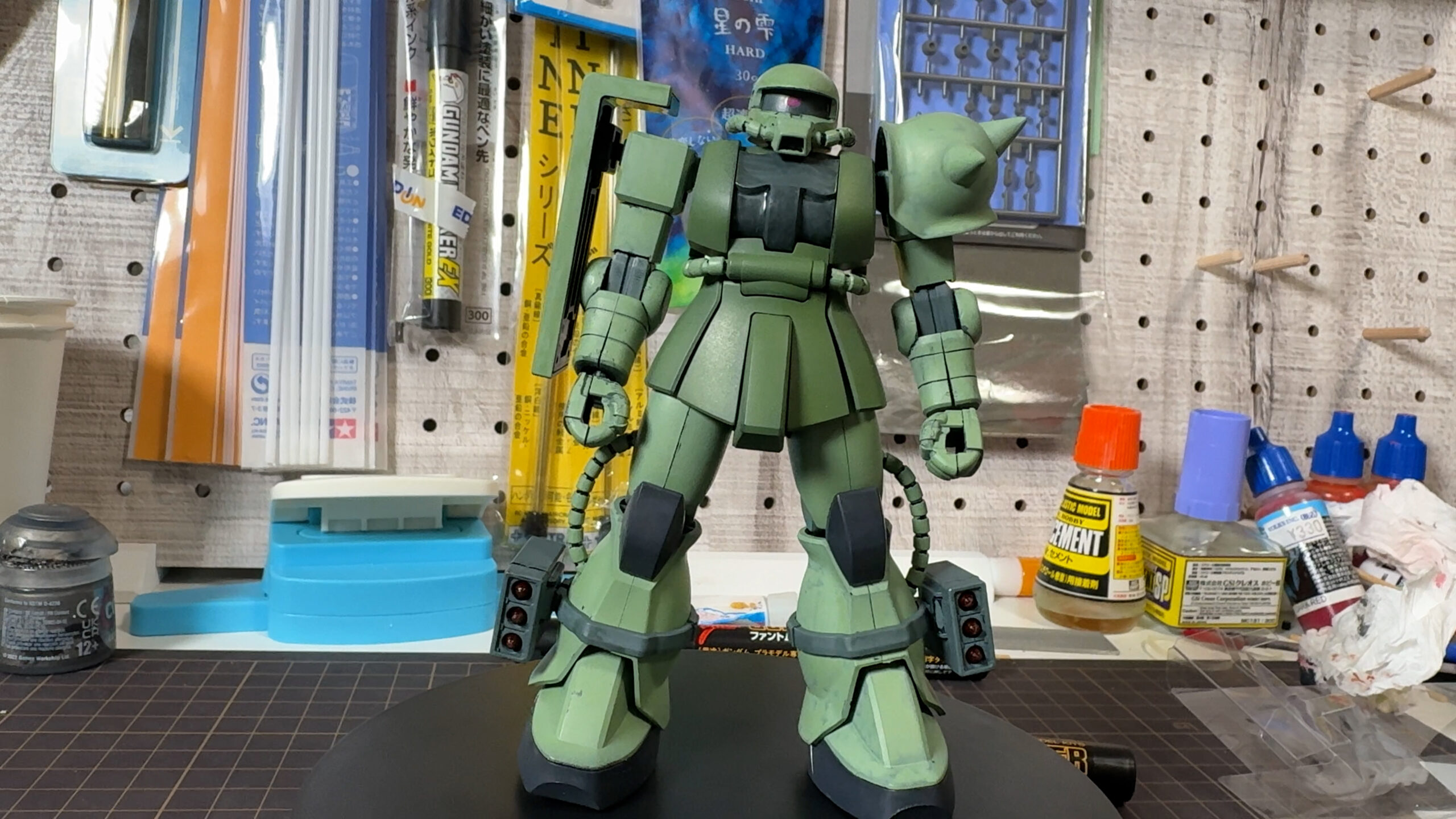 直接ガンダムマーカーを塗った場所とエアブラシを使った場所